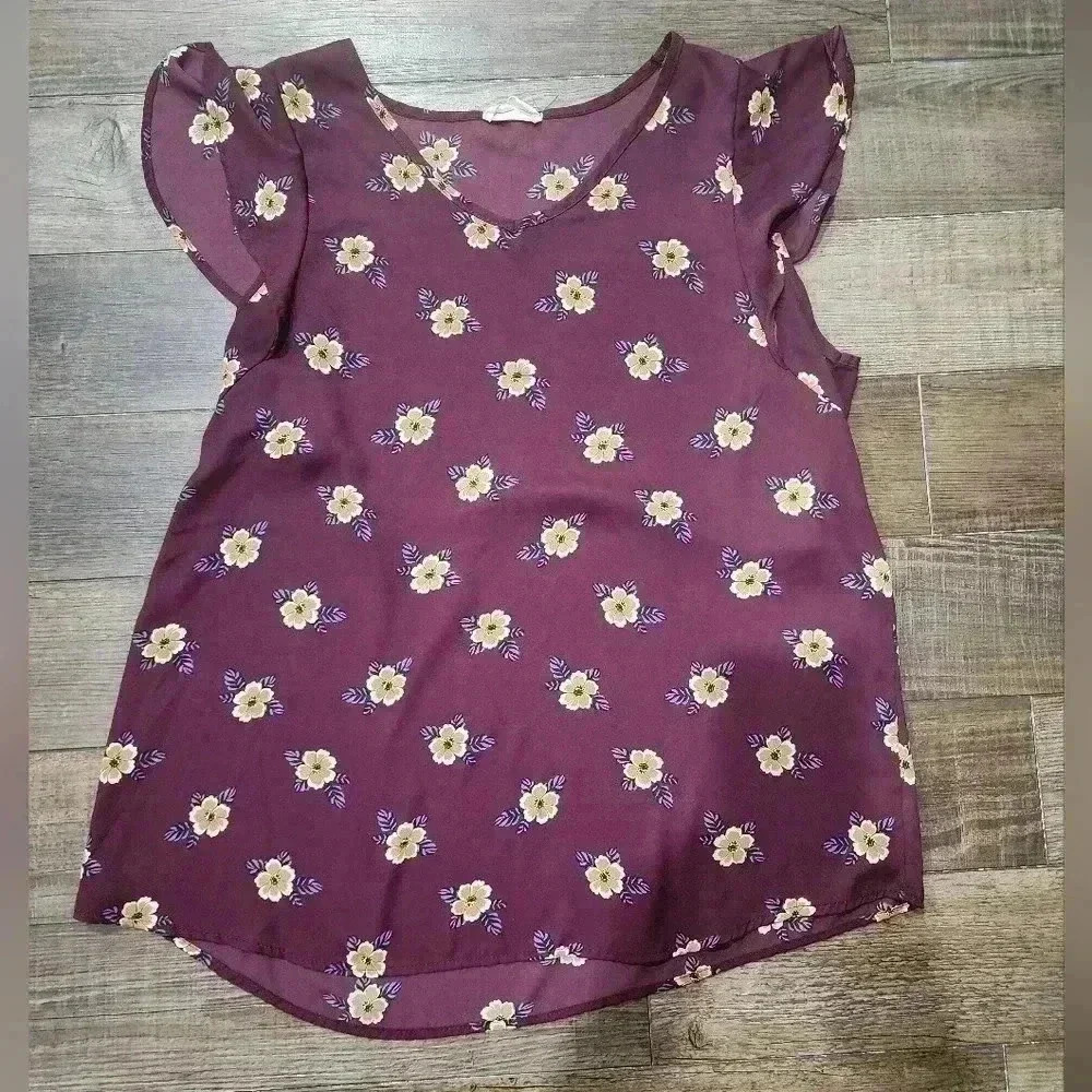 Besty's Boutique Shop Blouse Lightweight Beautiful Floral Pattern Large